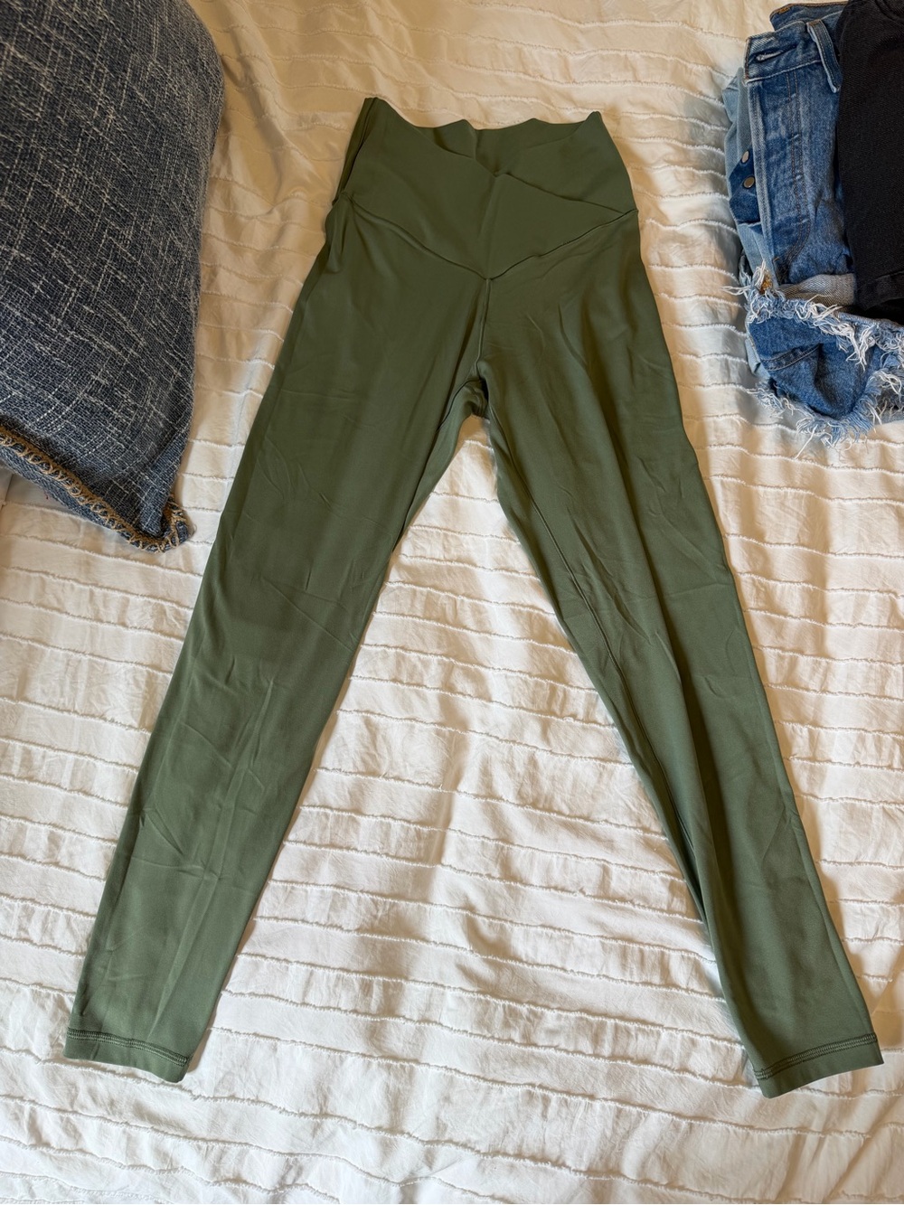 aerie Offline High-Rise Leggings in Olive